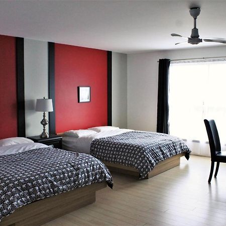 Motel Du Canton Valcourt Eksteriør billede