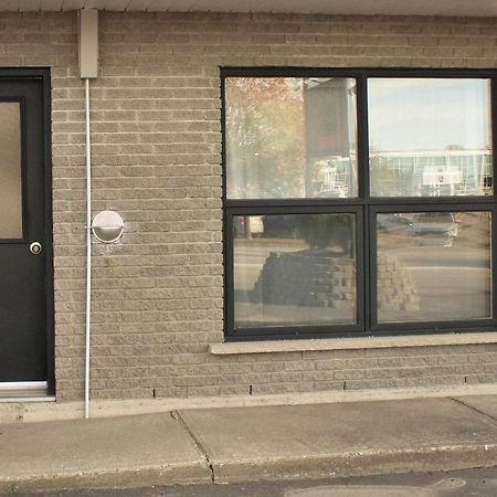 Motel Du Canton Valcourt Eksteriør billede