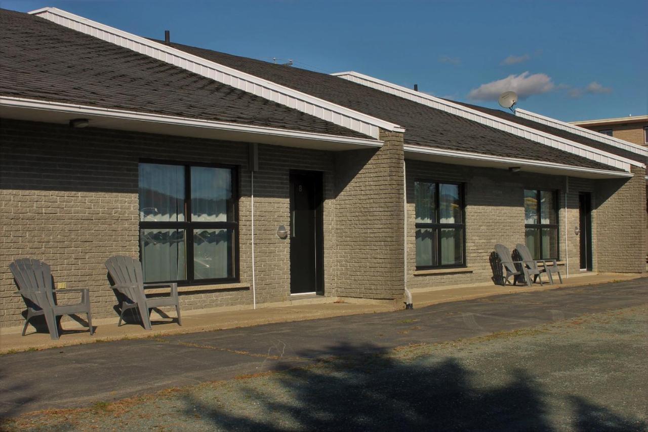 Motel Du Canton Valcourt Eksteriør billede